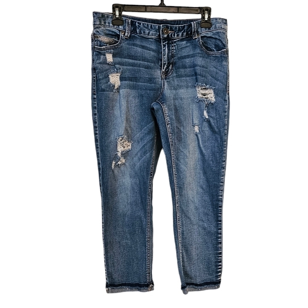 Maurices Distressed Denim Capris 95% Cotton 2% Spandex 3% Other Size 7/8